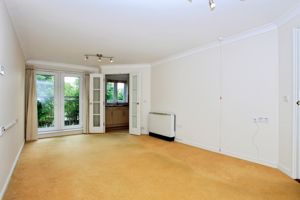 LIVING ROOM- click for photo gallery